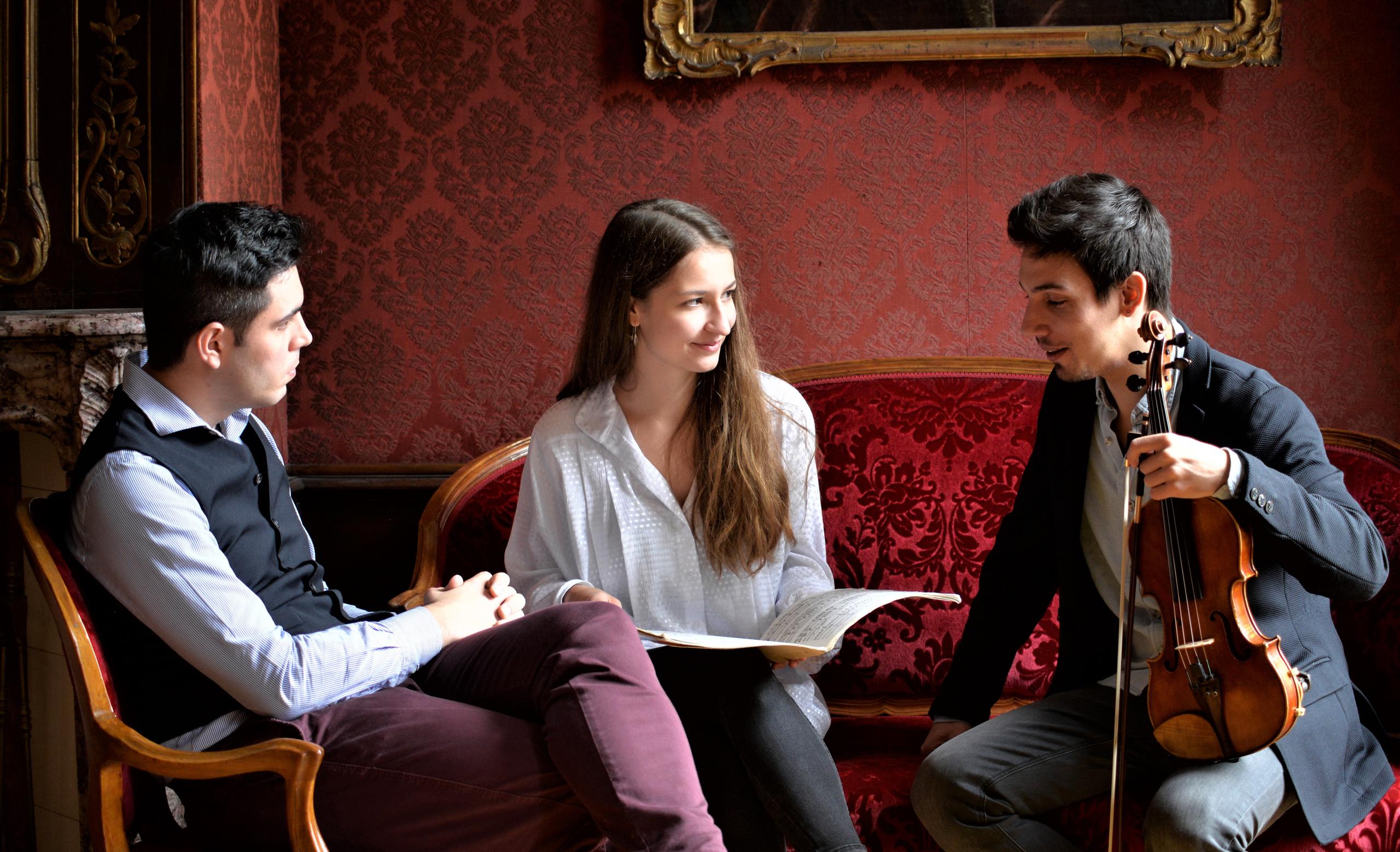 Tres jóvenes músicos
