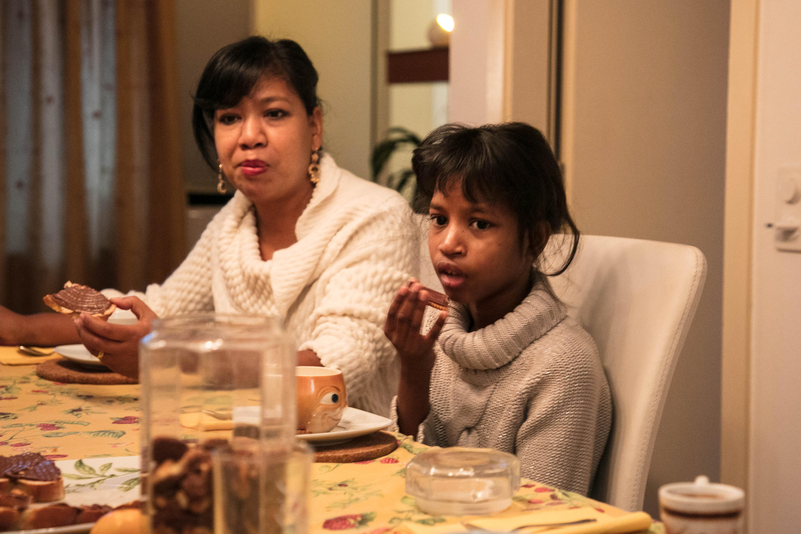 Manarekha con la mamma Babita