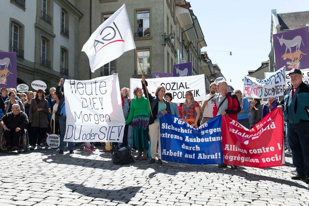 متظاهرون يحتجون في برن على التخفيض في المساعدات الإجتماعية