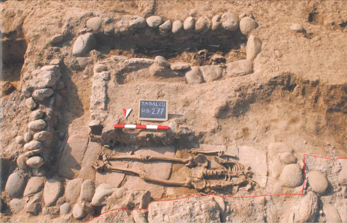 Dettaglio degli scavi archeologici medievali effettuati a Trezzo sull Adda, foto del 2009 tratta da un opuscolo del Comune