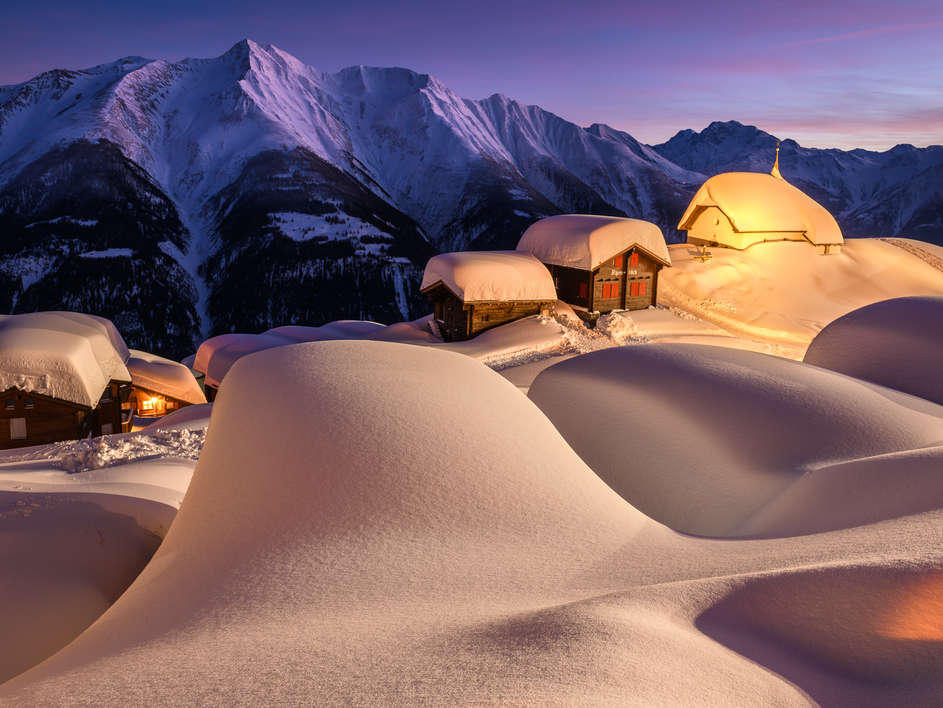 Беттмеральп (Bettmeralp), кантон Вале. Заснеженная деревня на высокогорном плато в Швейцарии.