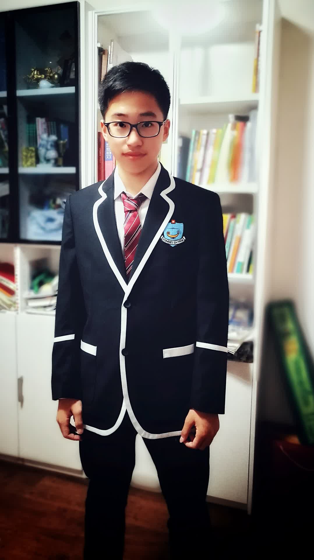 2017年穿上瑞士学校校服的Mark