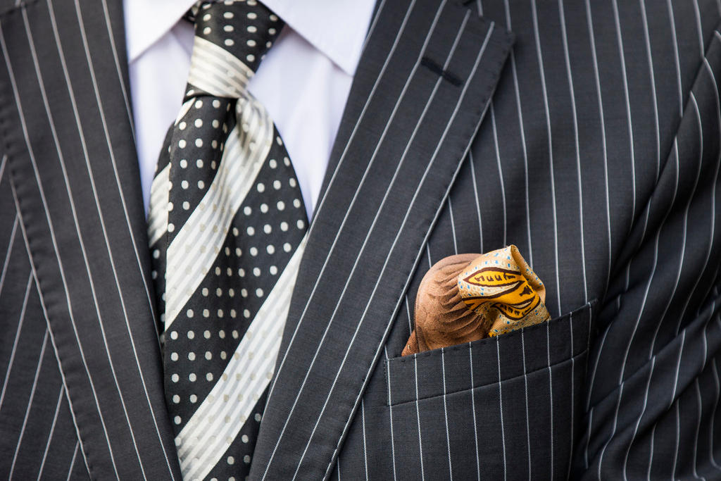 Mann in Anzug mit Kravatte