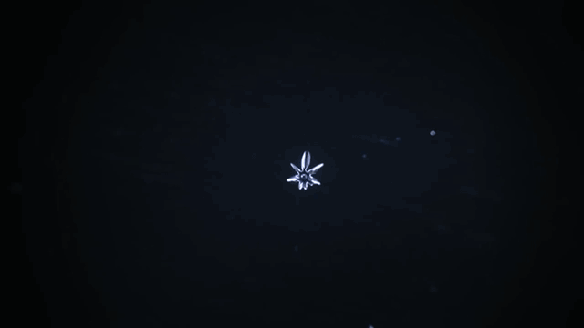 How does an ice crystal develops.