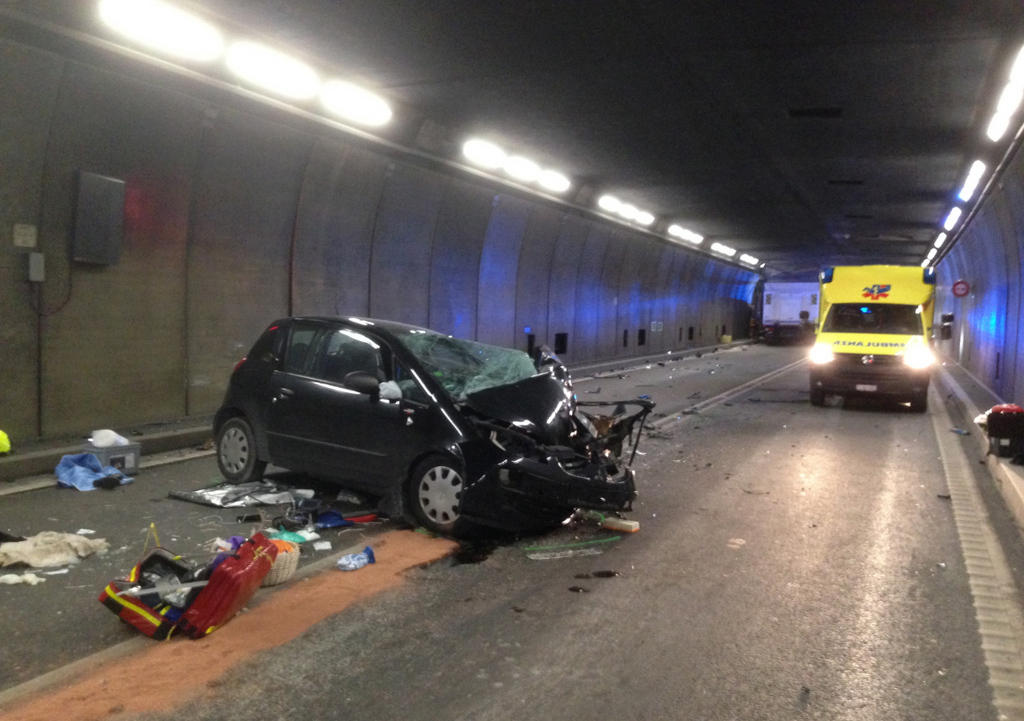 Car crash in Gotthard tunnel