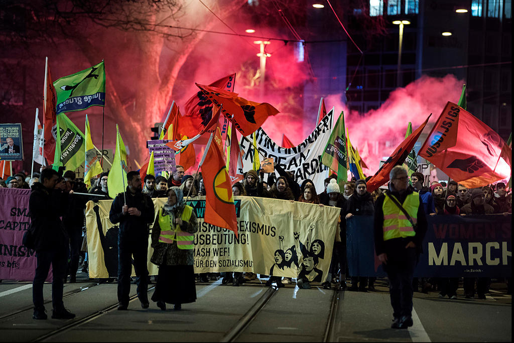 Crowds protesting in Zurich against WEF.