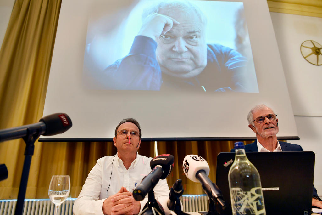 A picture of Jürg Jegge and his accuser at a press conference