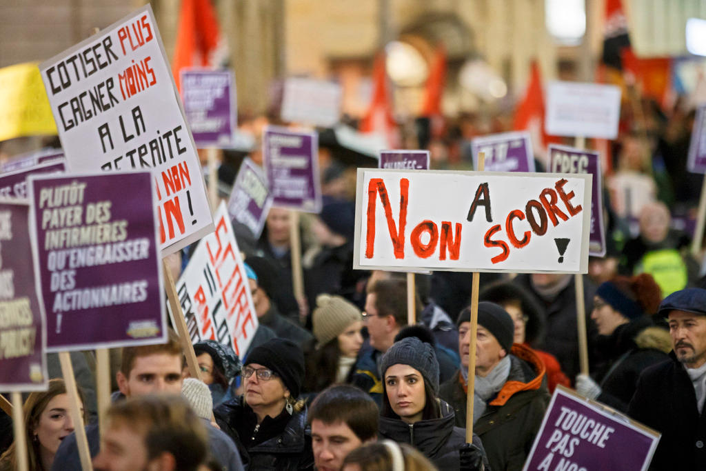 2017年12月4日，日内瓦员工走上街头反对削减预算。
