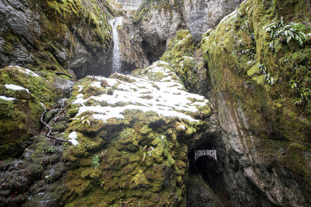 Höllach cave
