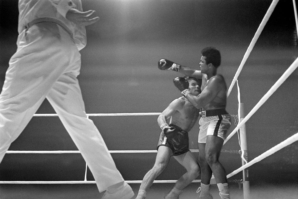 Muhammad Ali boxeando