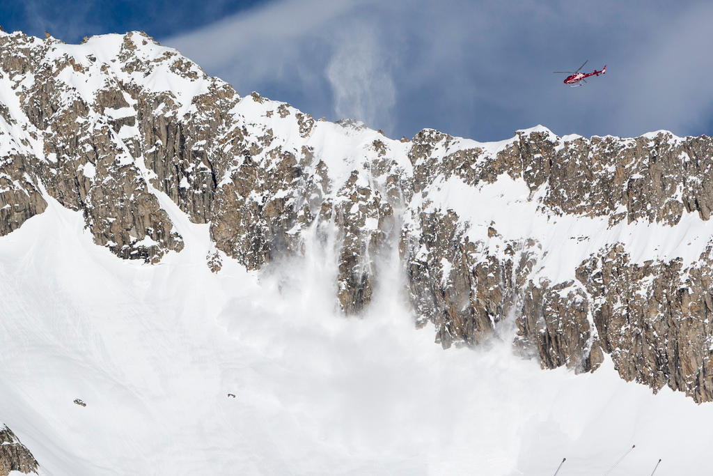 helicopter setting off avalanche
