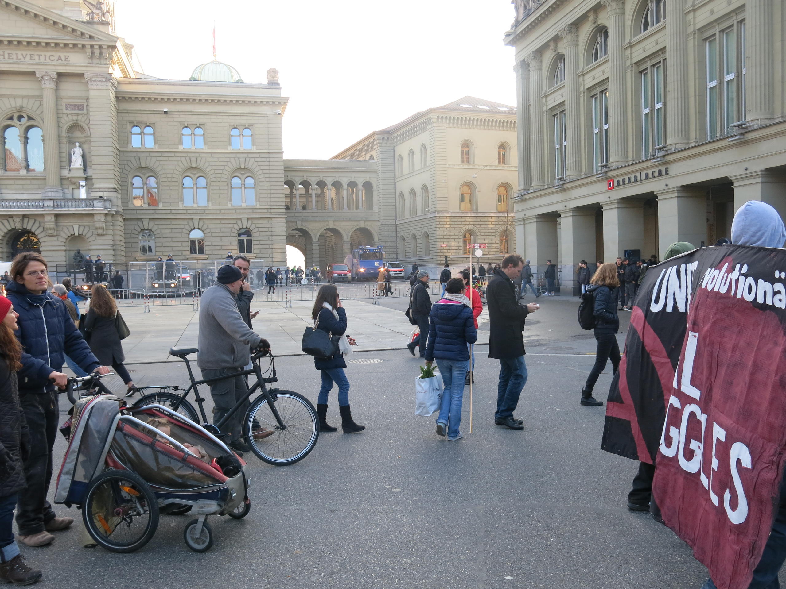 Manifestación pacífica anti-WEF en Berna