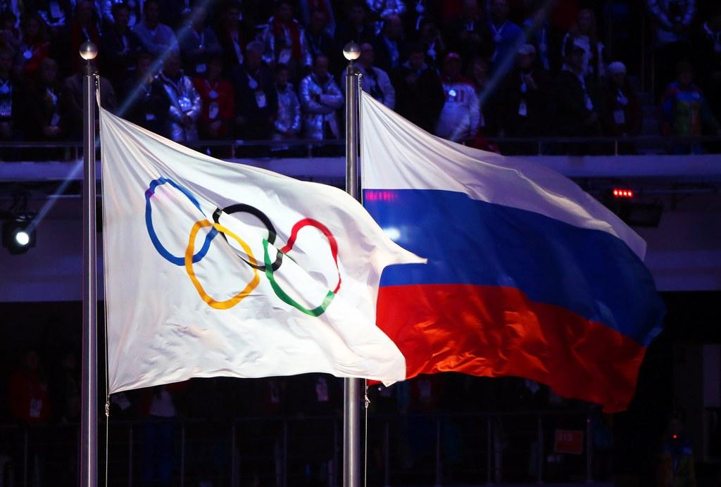 Bandiera olimpica e russa
