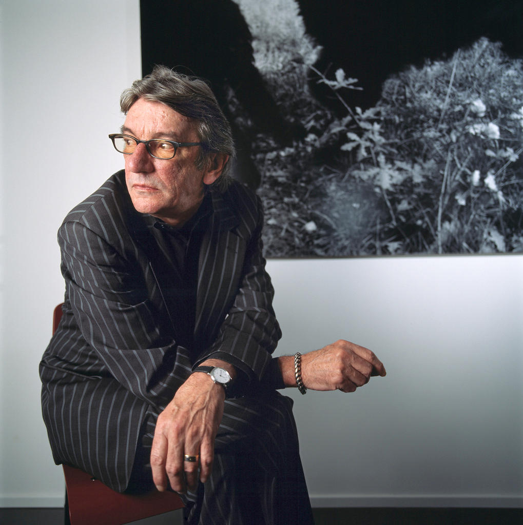 Retrato do artista; Balthasar Burkhard, 26 de novembro de 2004, em seu estúdio em Boudevilliers, Suíça.
