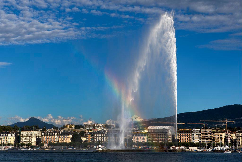 Фонтан на Женевском озере