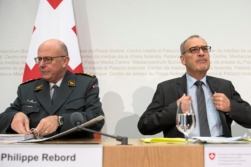 Army chief Rebord and Defence Minister Parmelin (right)