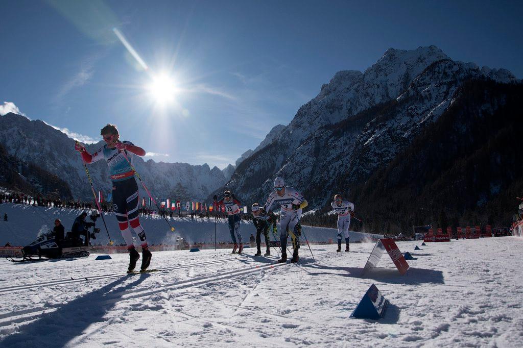 fondisti impegnati in una gara in Slovenia