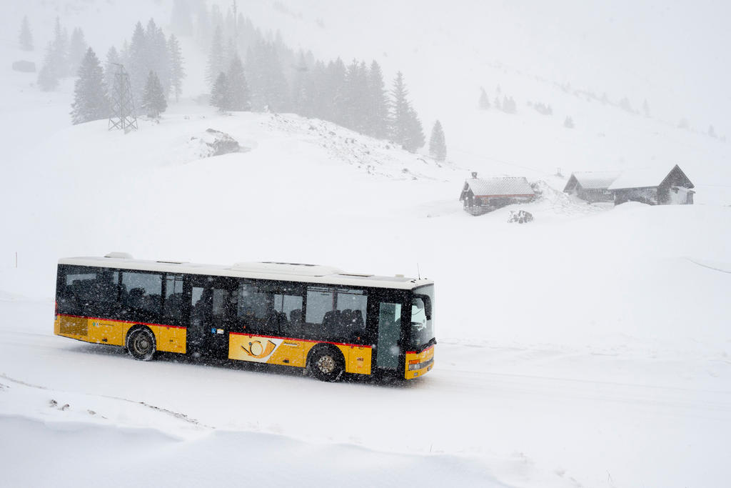 Bus postal en la nieve
