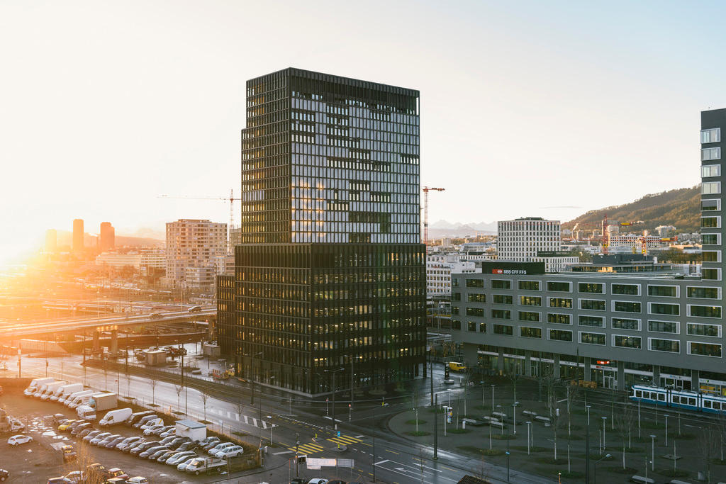 苏黎世Altstetten火车站旁的Westlink大厦，20楼的一套两室两厅公寓(126平米)每月的租金就高达4168瑞郎。