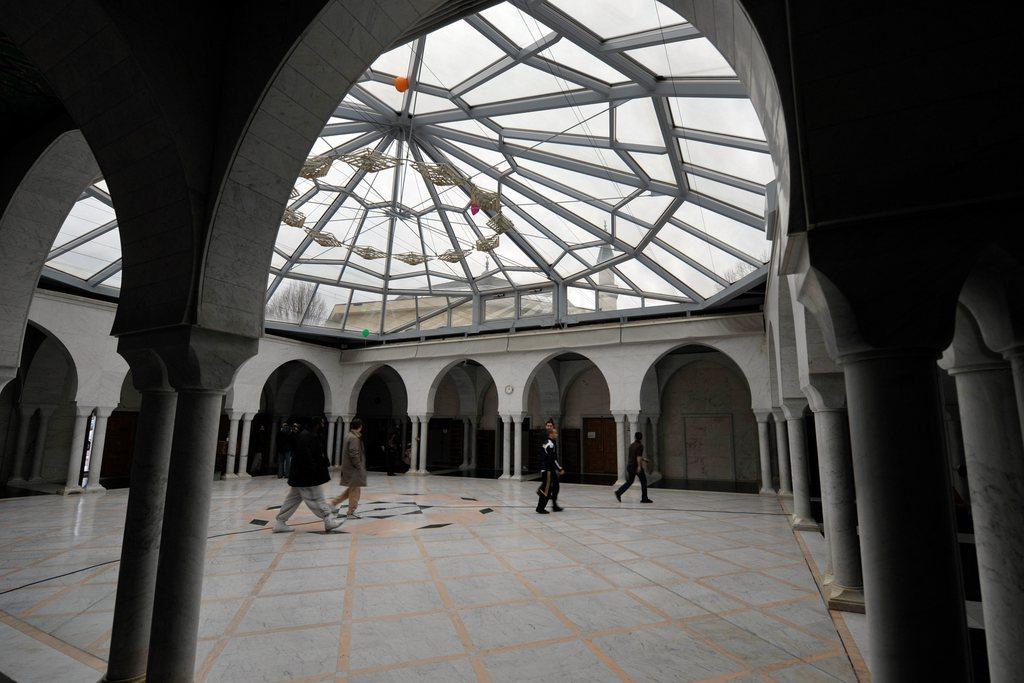 صحن المسجد التابع للمؤسسة الثقافية الإسلامية في ضاحية بوتي ساكونيه قرب جنيف.