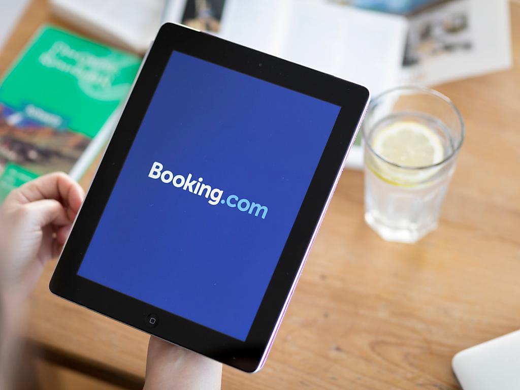 Booking.com continue de gagner des parts de marché en Suisse - SWI ...