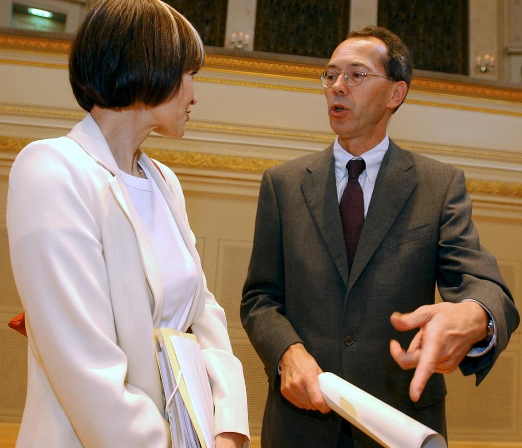 فرانتز فون دانيكن رفقة وزيرة الخارجية السابقة ميشلين كالمي ري في عام 2004