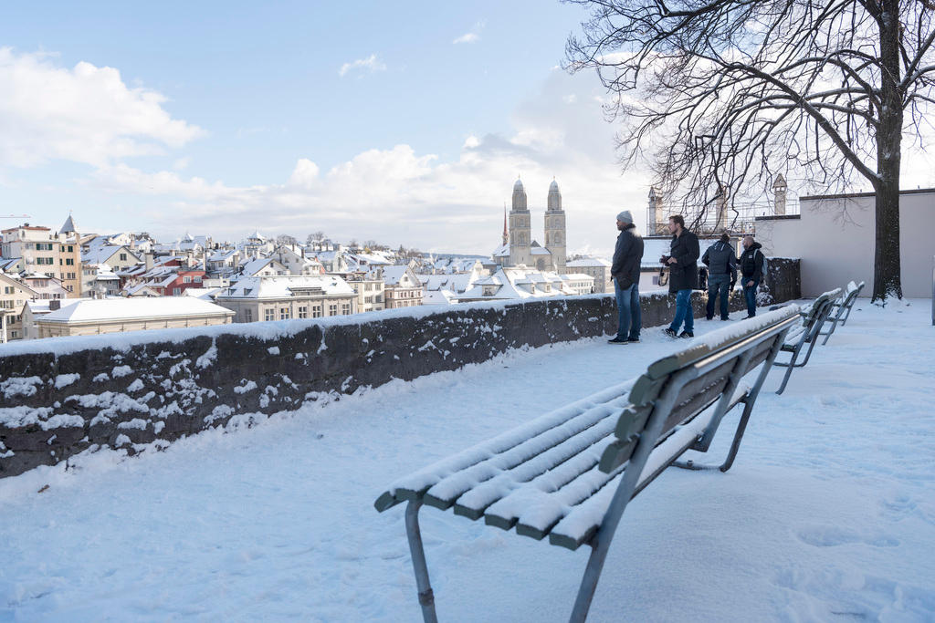 Banc dans la neige à Zurich.