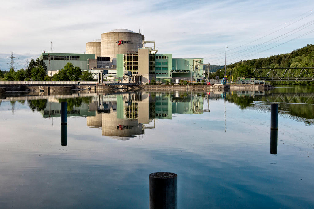 Power plant with reflection in water