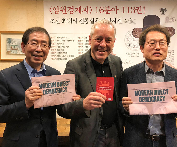 Bruno Kaurmann with Seoul Mayor Park Won-soon (left) and Choo Hee-yeon (right), education superintendent of Seoul