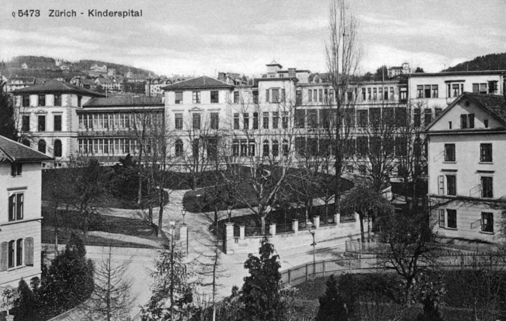 صورة يعود تاريخها إلى عام 1920 بالأبيض والأسود لمبنى مستشفى الأطفال في زيورخ