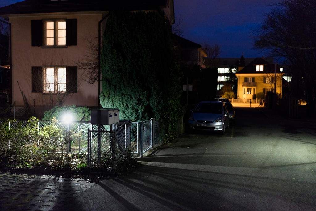 A picture of a house using a flash light system.