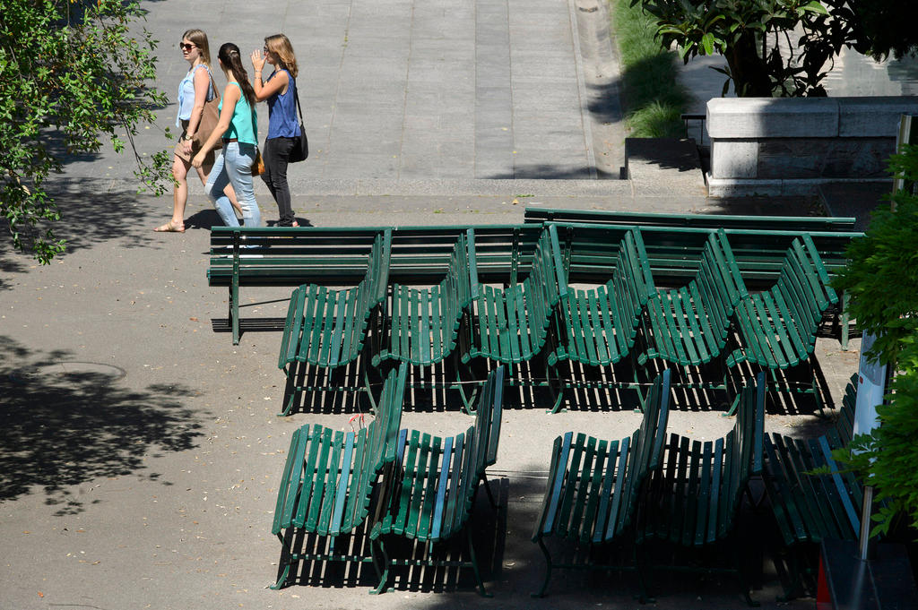 panchine in un parco