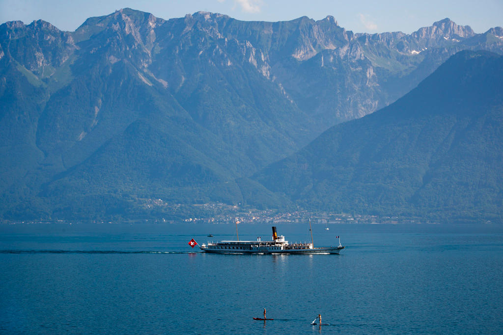 lake and swiss mountains