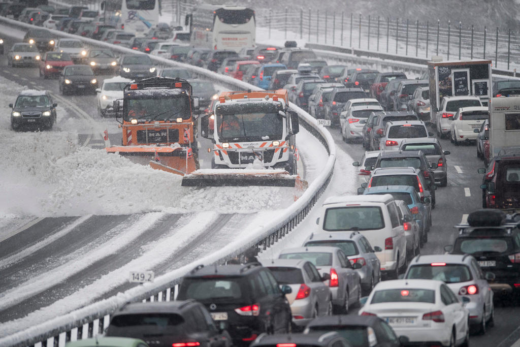 Gotthard tunnel traffic in snow