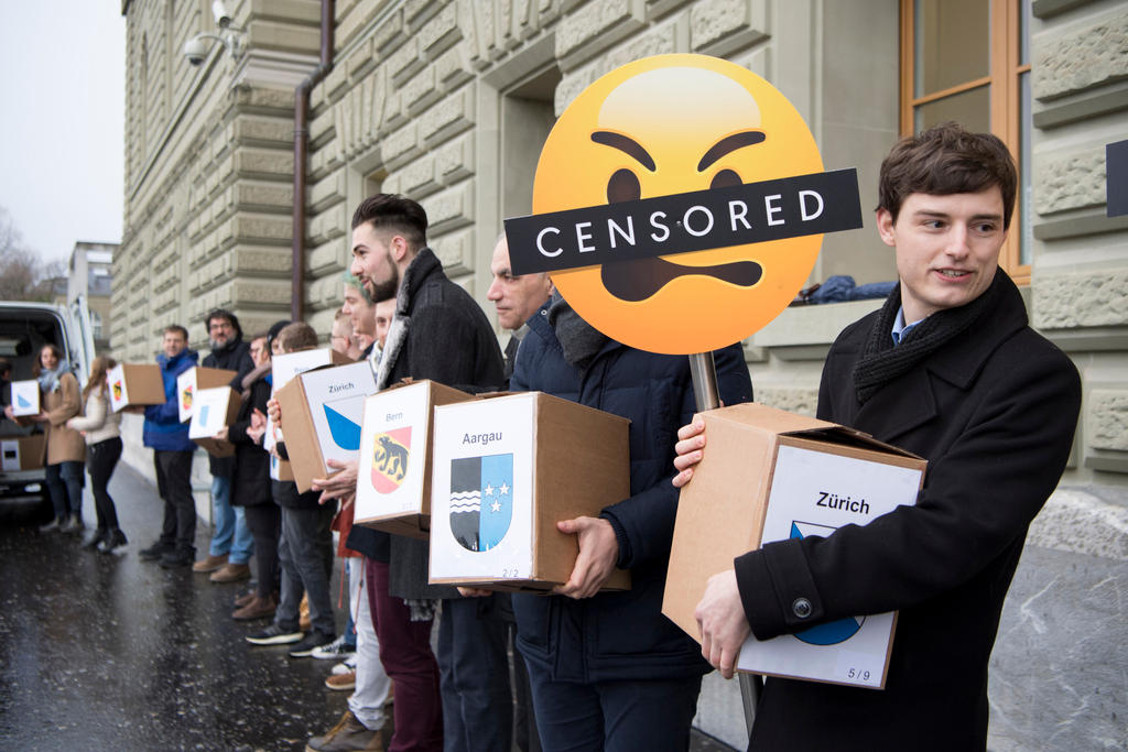 Young campaigners agains the proposed gambling law in front of the Swiss parliament