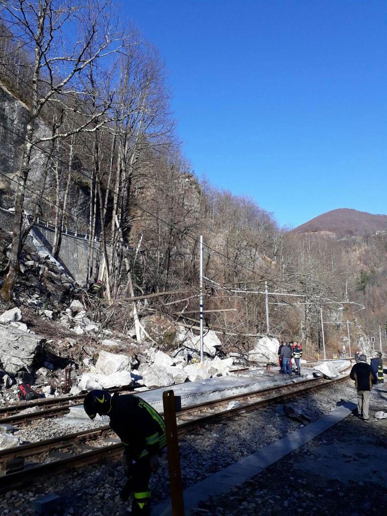 La ferrovia vigezzina resterà chiusa almeno per due settimane e non riaprirà oggi come previsto in un primo tempo