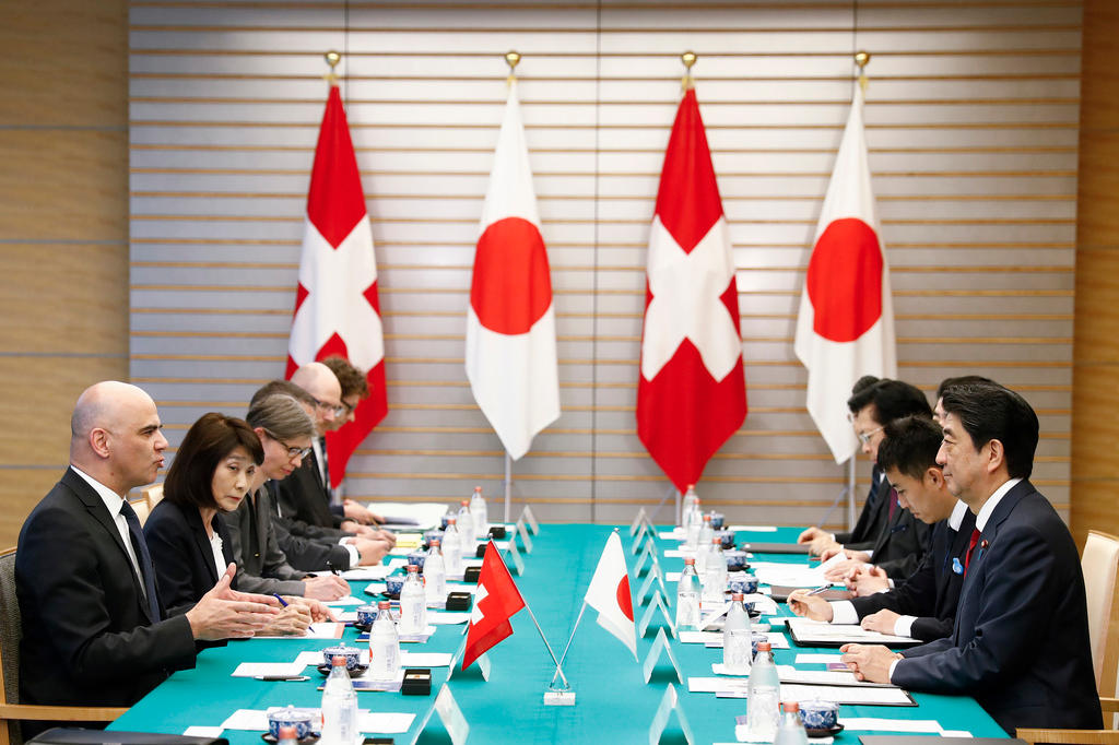 １２日に官邸で開かれた日・スイス首脳会談