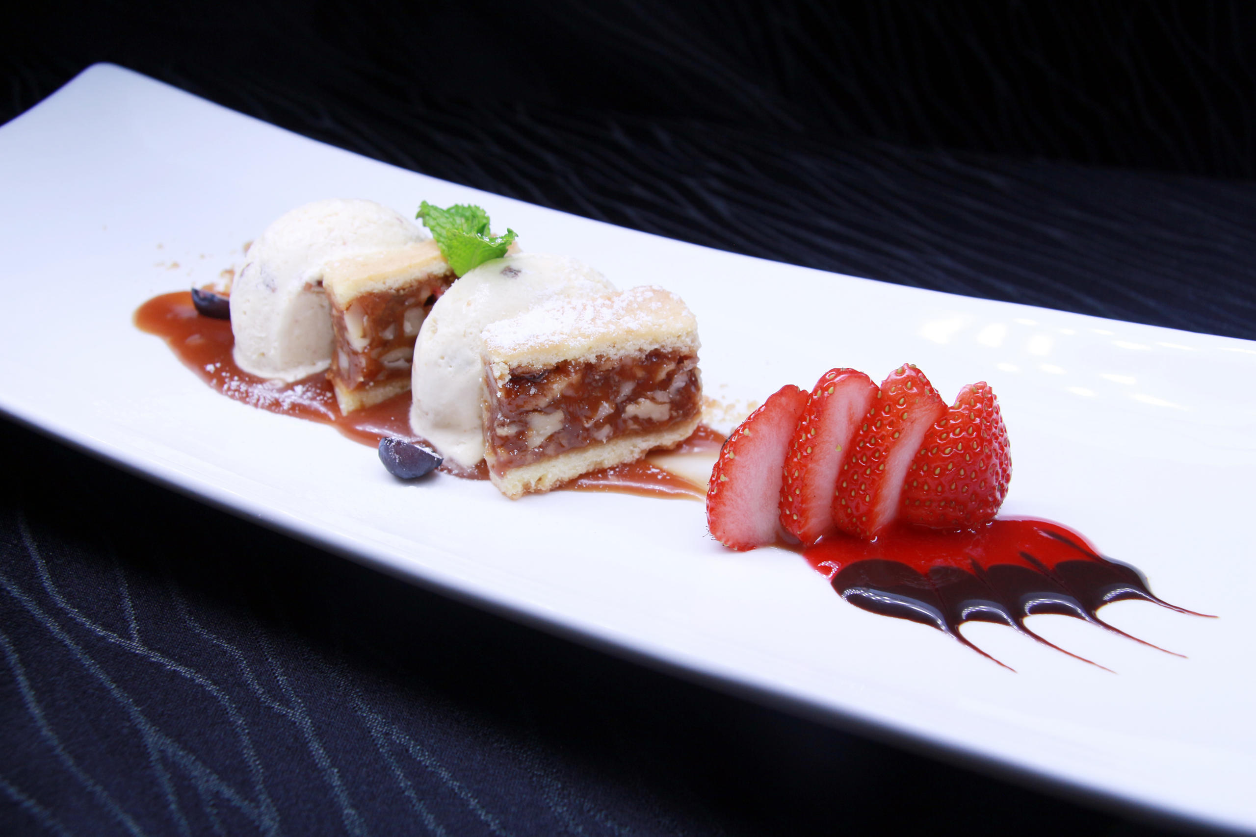 瑞士美食周菜肴：恩嘎丁坚果蛋糕(甜点)