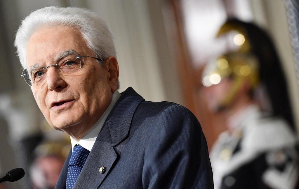 Primo piano di Sergio Mattarella durante la conferenza stampa dopo il primo giro di consultazioni