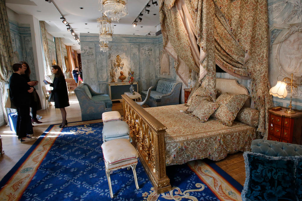 mobilio di una camera del ritz all asta a Parigi