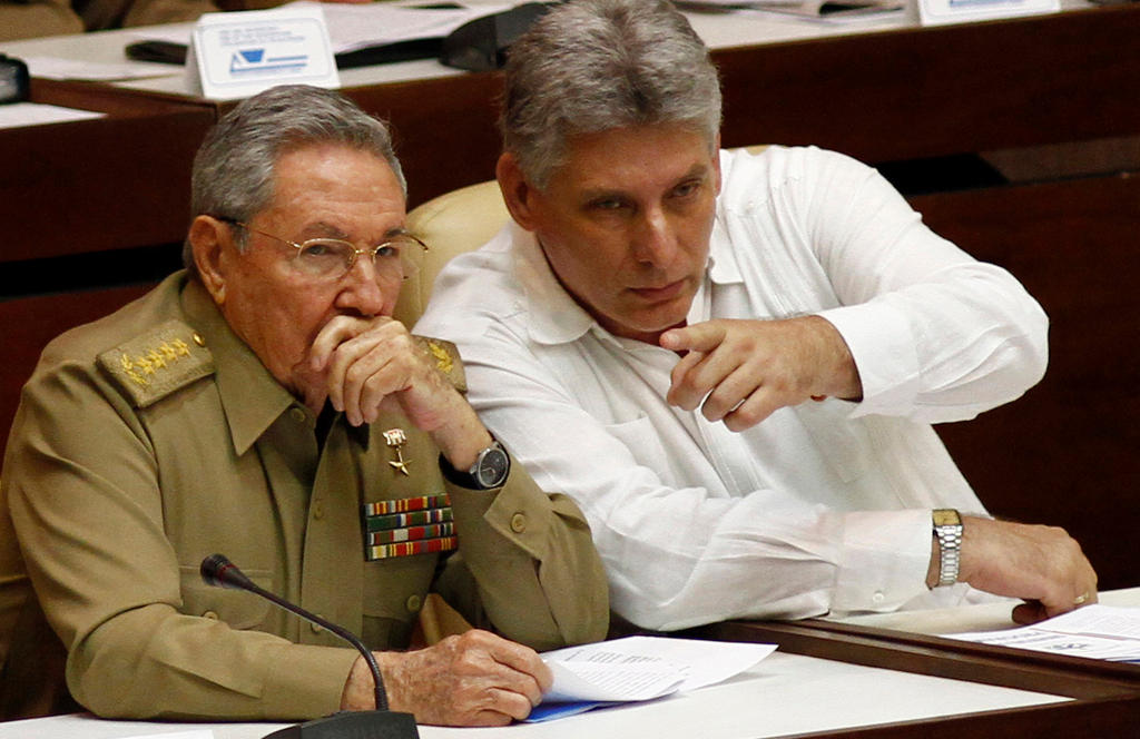 Raul Castro (sinistra) e Miguel Diaz-Canel