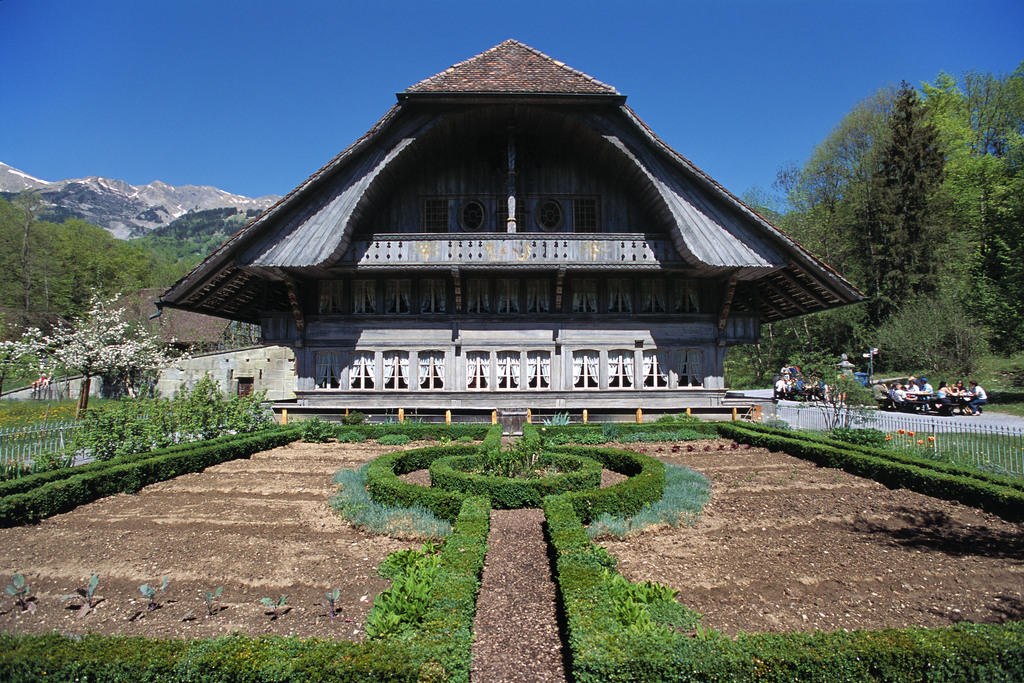 Huerto y granja grande