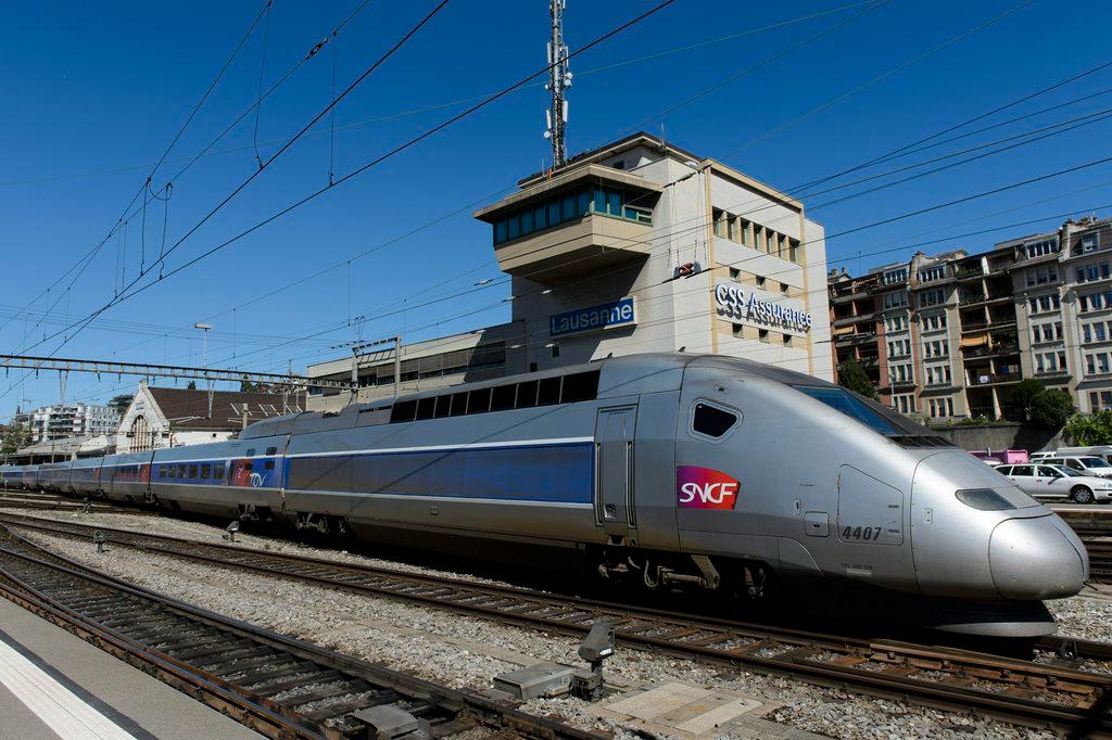 Un treno TGV in transito dalla stazione di Losanna