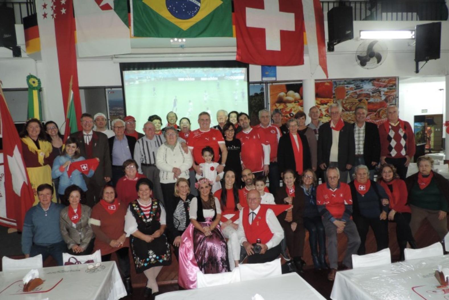 Grupo reunido para foto