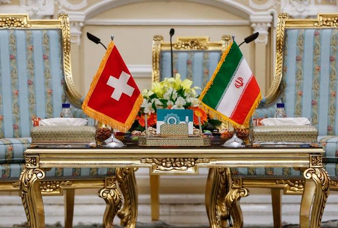 Bandiere svizzera e iraniana