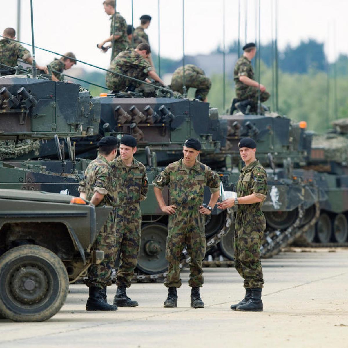 スイス軍、兵士2千人と戦車隊による大規模な軍事演習 冷戦以来初 