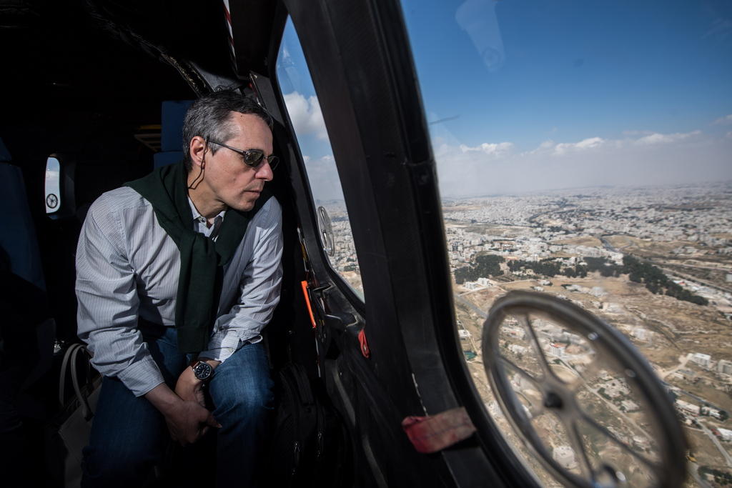 Ignazio Cassis in a helicopter over Jordan