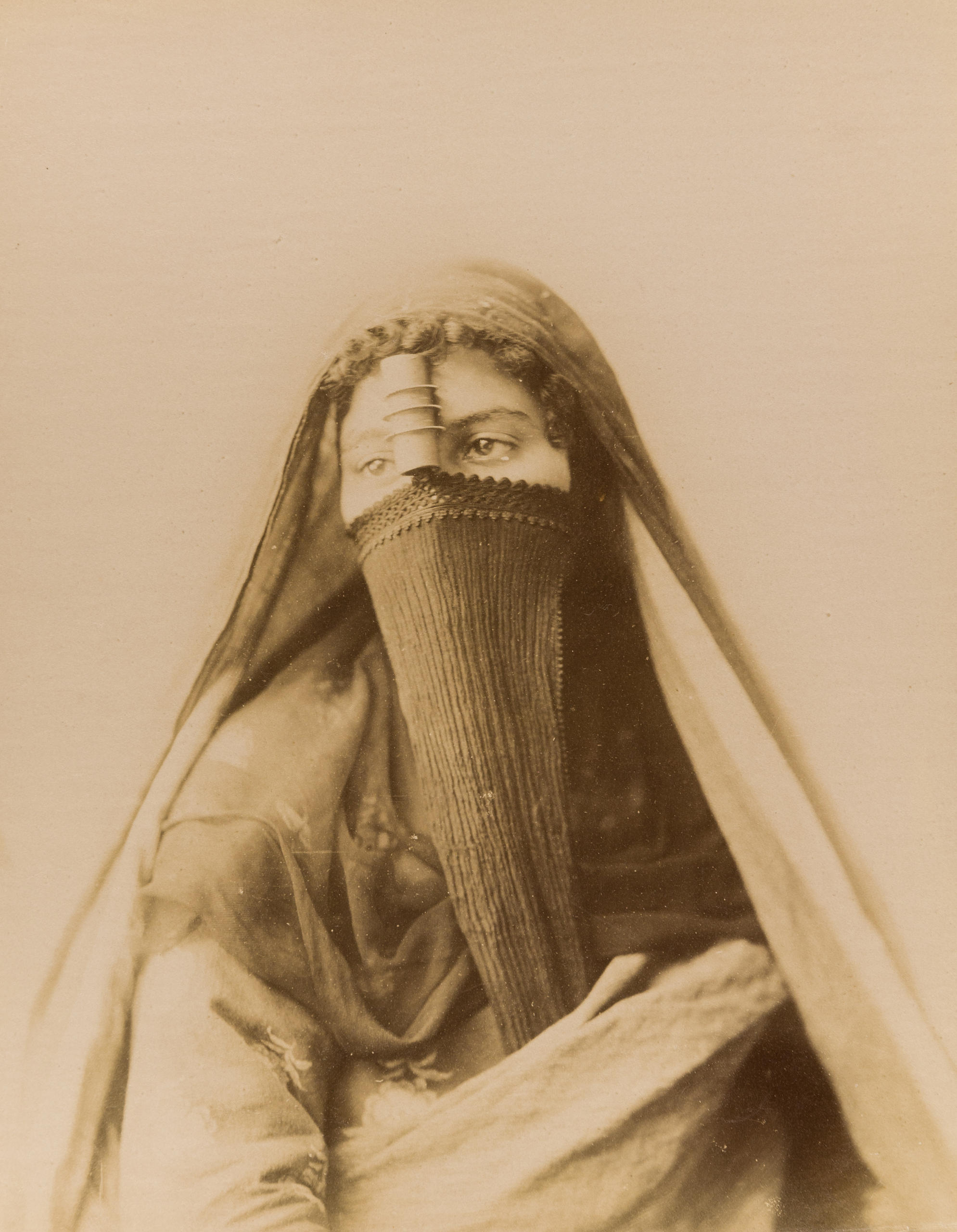 Foto de mulher oriental feita no século 19