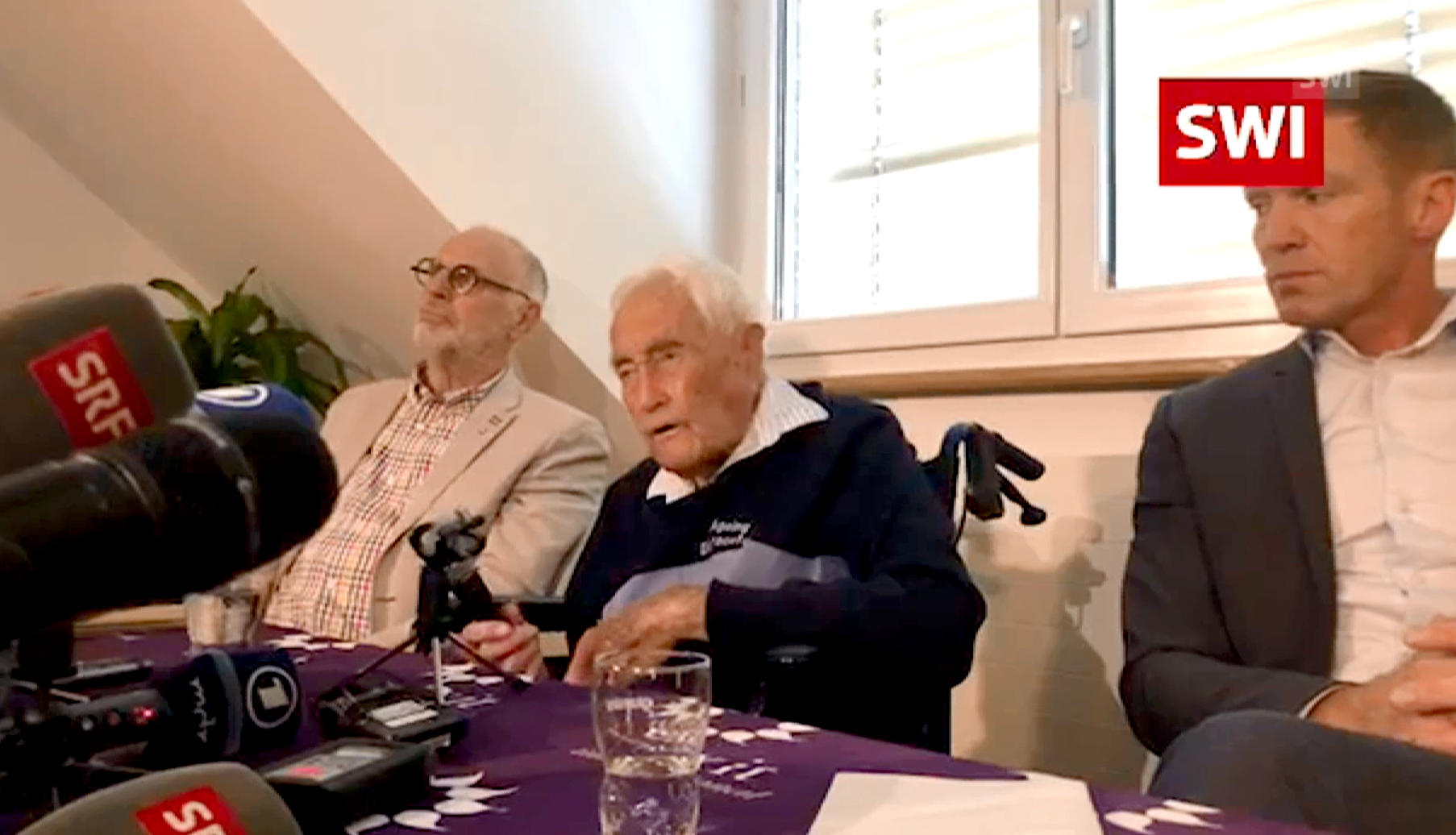 104岁高龄的澳大利亚科学家赴瑞安乐死新闻发布会现场