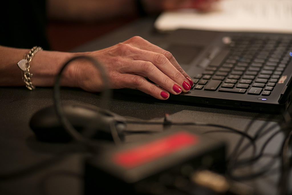 hand at the keyboard of a laptop.